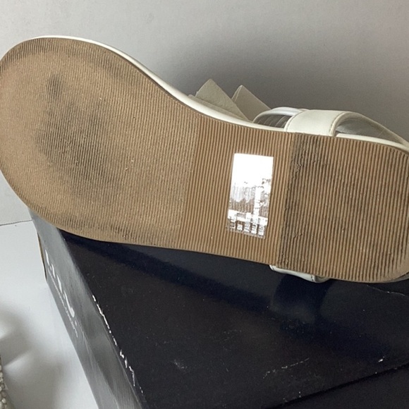 Lila White - Picture 6 of 6